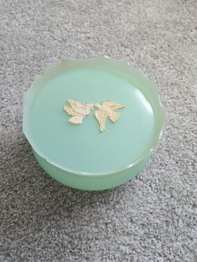 Avon "Rapture" Mint Green Powder Box with  Dove Accents